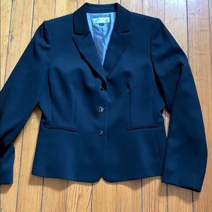 Tahari black blazer w unique button snaps